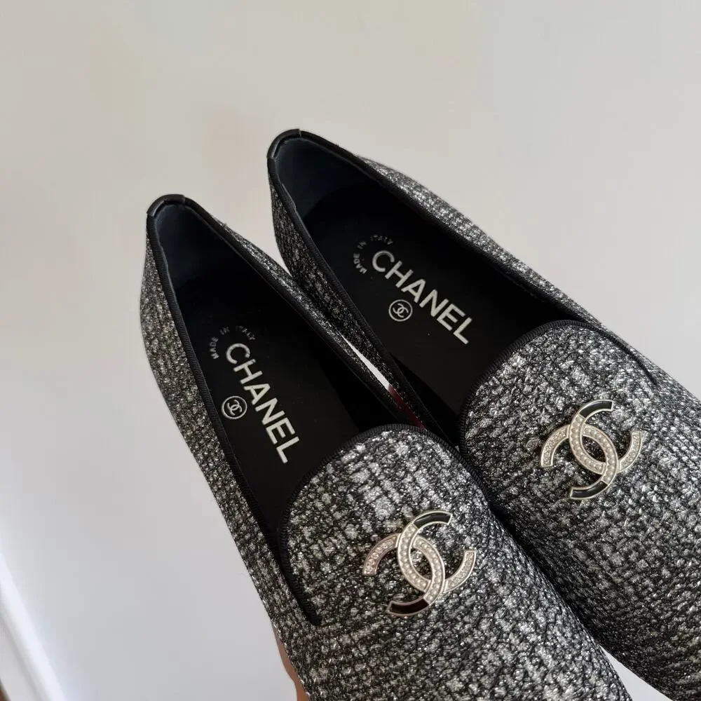 Chanel Fantasy Fabric Grosgrain Tweed CC Mocassin Loafers 39 Silver Black 9 NEW